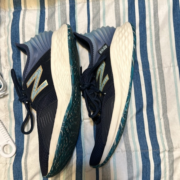 New Balance shoes - Picture 3 of 6